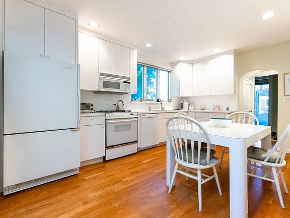 5th image of 1060 Quentin Pl