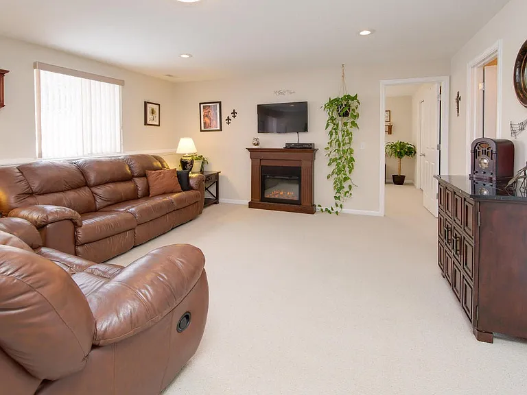 7375 Salerno Cir — Photo 14