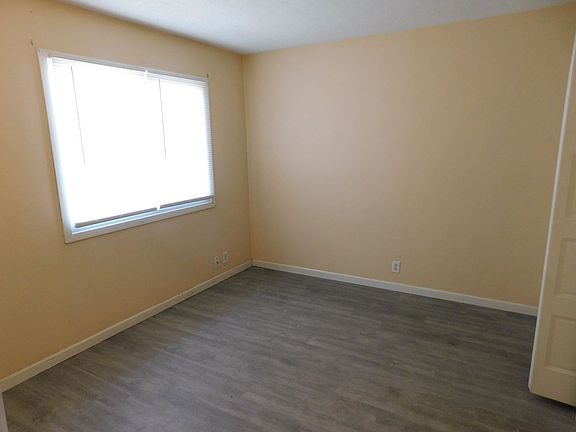 5th image of 236 Broadview St APT C