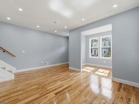 4th image of 153 Brookside Ave