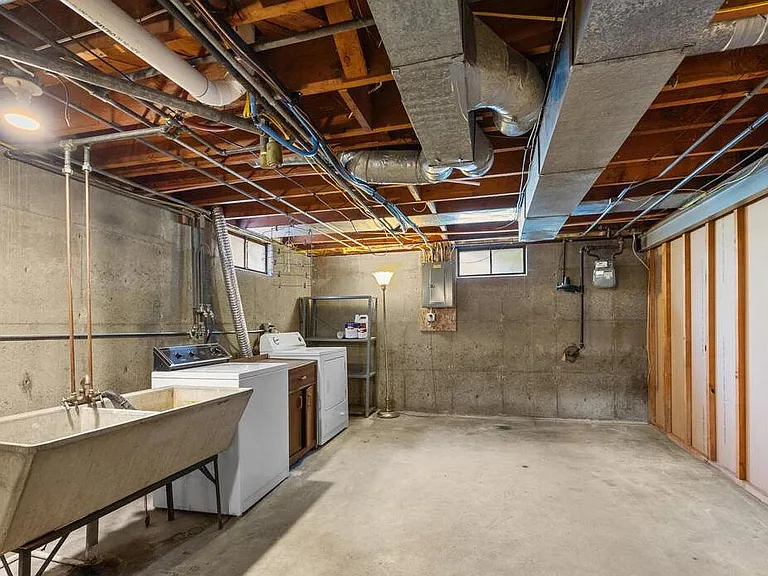 303 Wallinwood Ave NE — Photo 27
