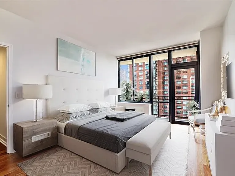 389 Washington St #23B — Photo 9