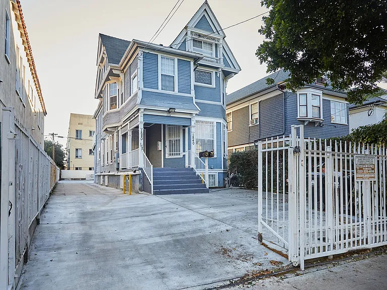 Victorian @11th Place — Photo 13