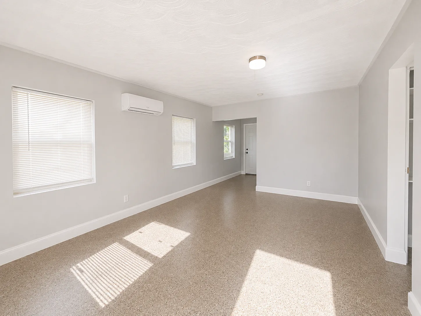 Studio, 600 sqft, $1,300 — Photo 2
