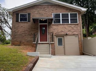 620 1st St SE, Hickory, NC 28602