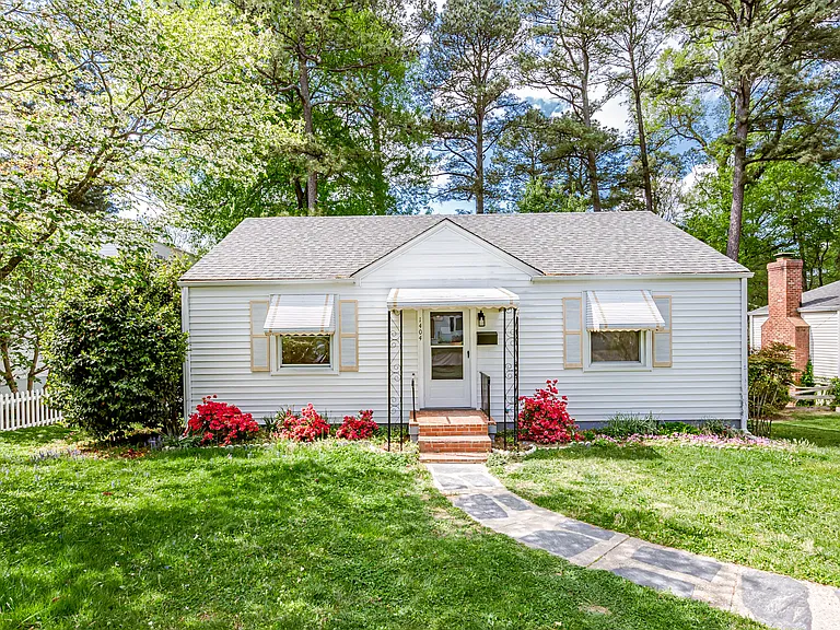1404 Landis Dr — Photo 1