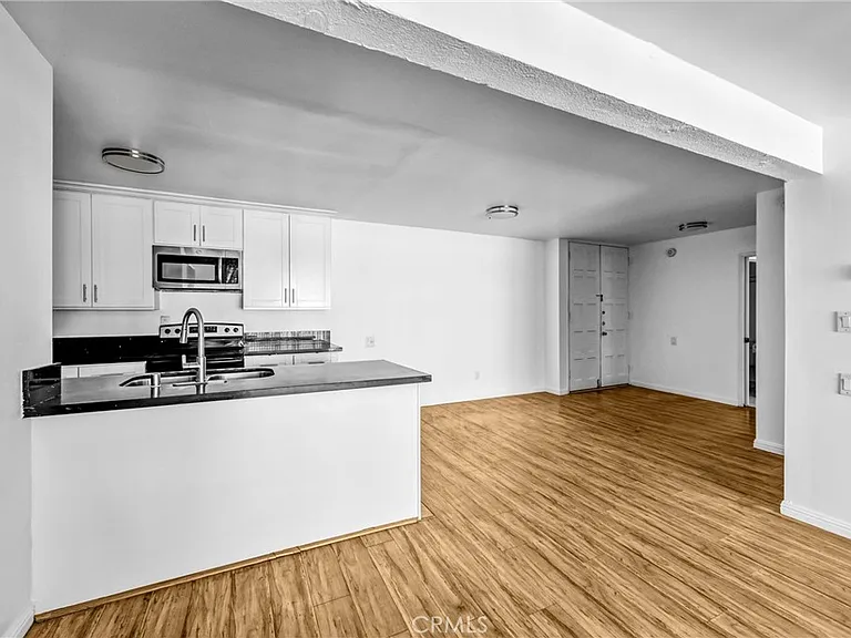 5334 Lindley Ave #319 — Photo 11