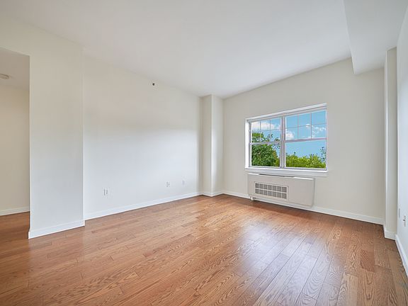 4th image of 7525 153rd St APT 636