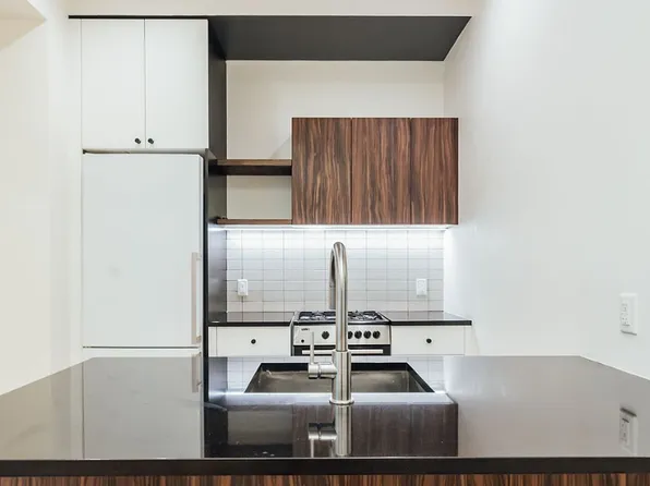 1540 Putnam Avenue image 2 of 18