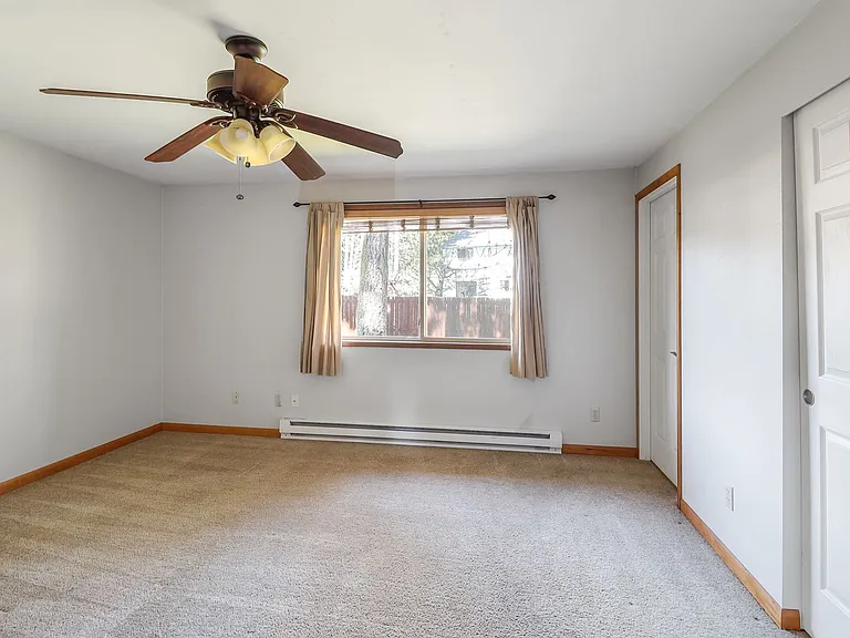 368 NW Columbia Dr — Photo 9
