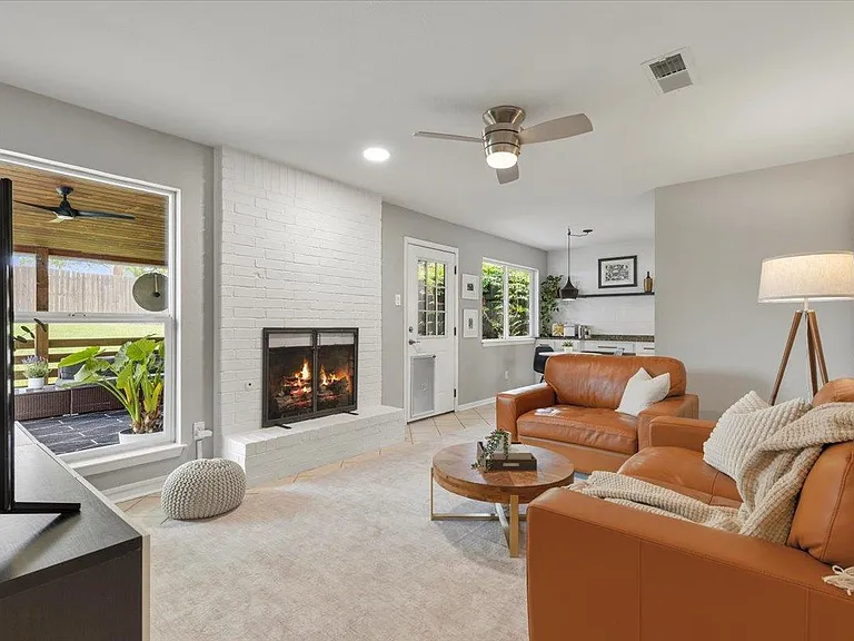 208 Skyloop Dr — Photo 7