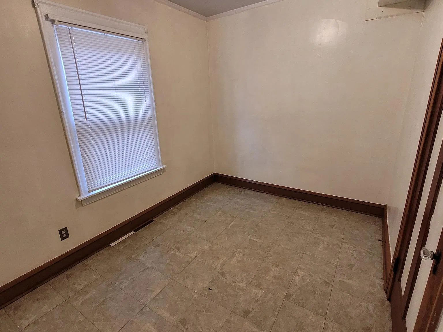 2 bed, $1,200 — Photo 3