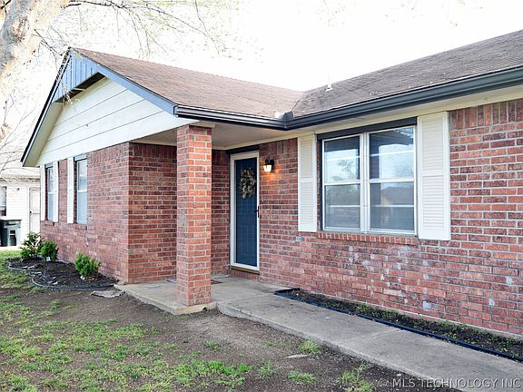 4th image of 3711 S 214th Ave