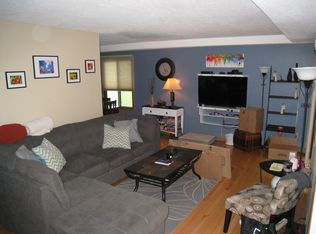 1248 Wagon Wheel Rd, Hopkins, MN 55343