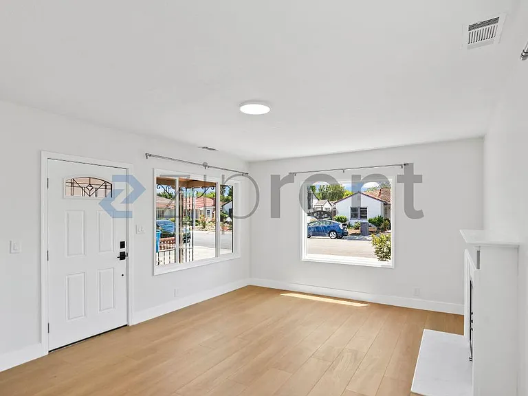 1835 Catherine St — Photo 7