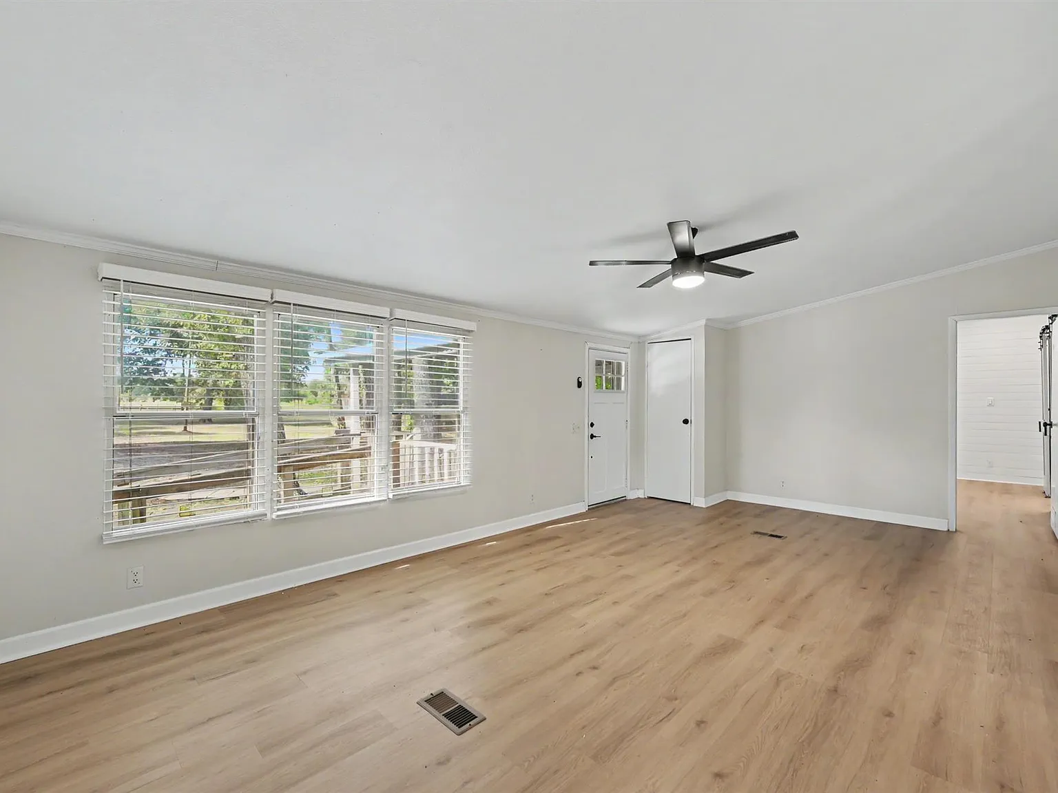 3 bed, 2.5 bath, 1792 sqft, $1,900 — Photo 4