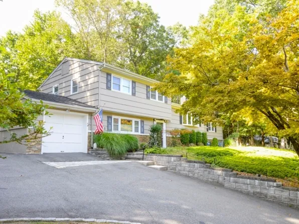 72 Cherokee Trl, Oakland Boro, NJ 07436