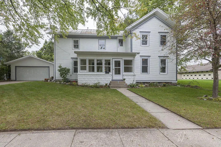 203 Courtland St NE photo 1