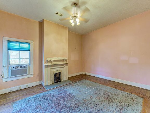 2nd image of 1110 Crawford St
