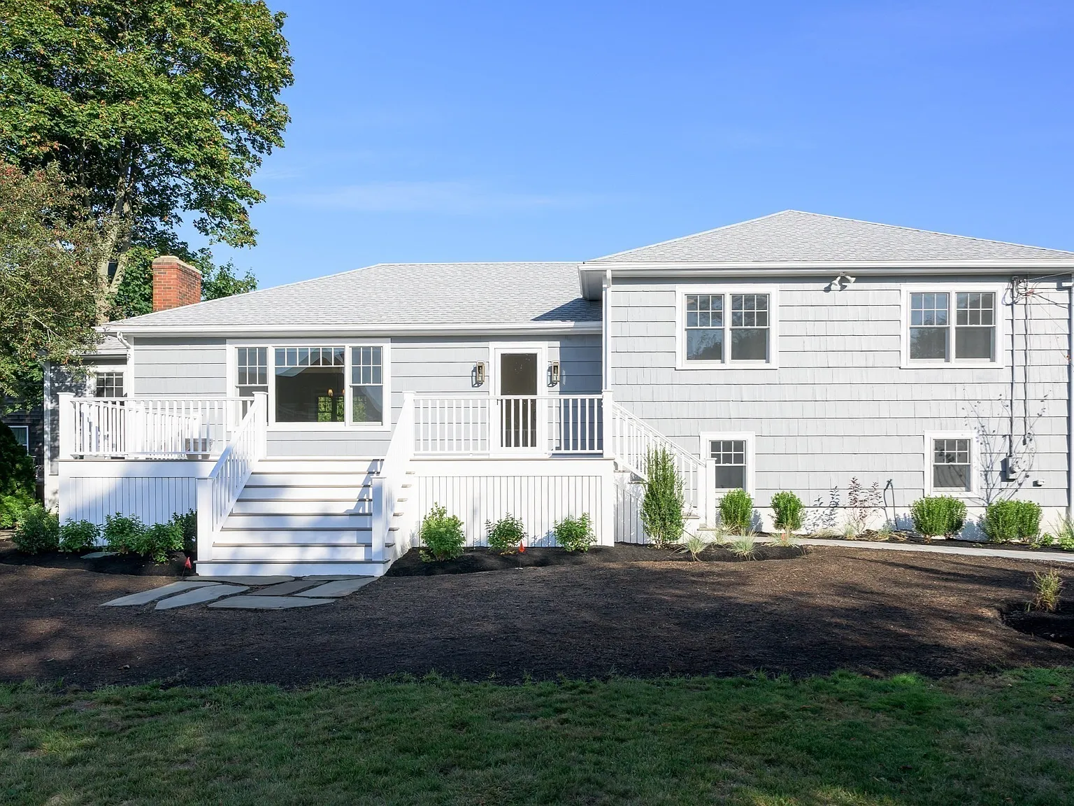 3 bed, 2.0 bath, 2010 sqft, $6,000 — Photo 2