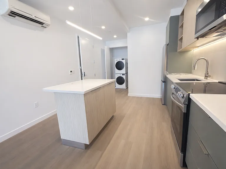 158 Lott St #552D — Photo 2