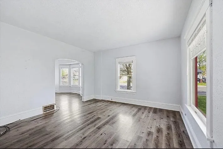 2 bed, 1898 sqft, $2,050 — Photo 2