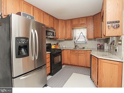 2nd image of 1820 Rhawn St