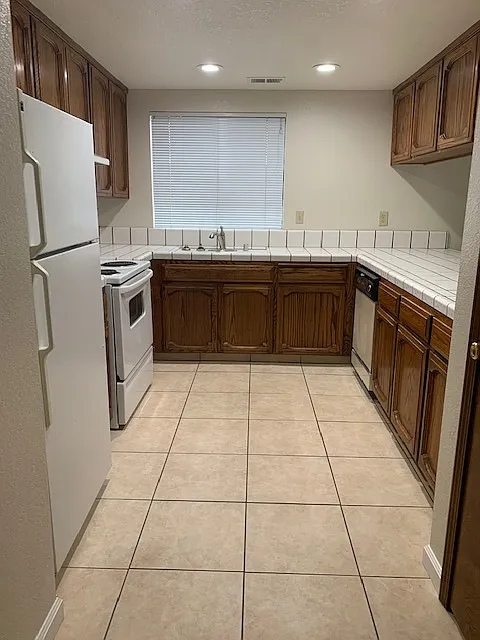 2 bed, $2,200 — Photo 4