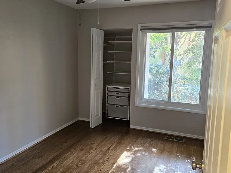 1348 Northgate Sq — Photo 11