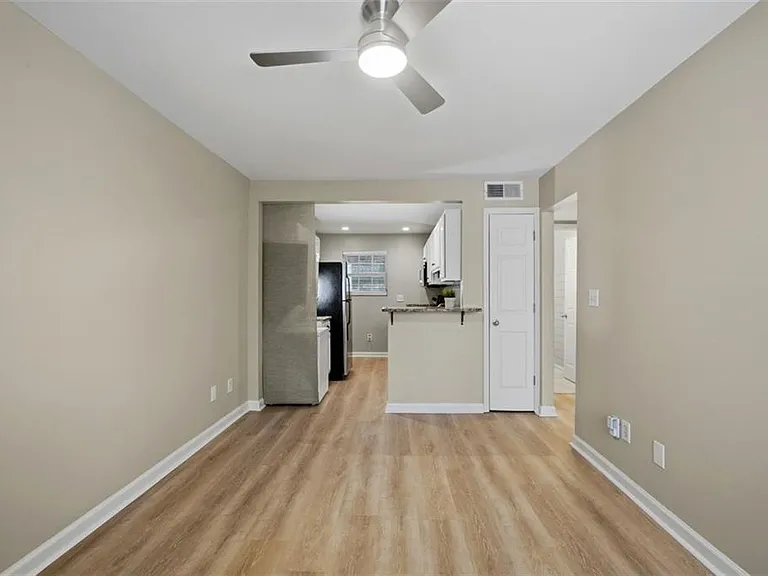 210 Sampson St NE #5 — Photo 8