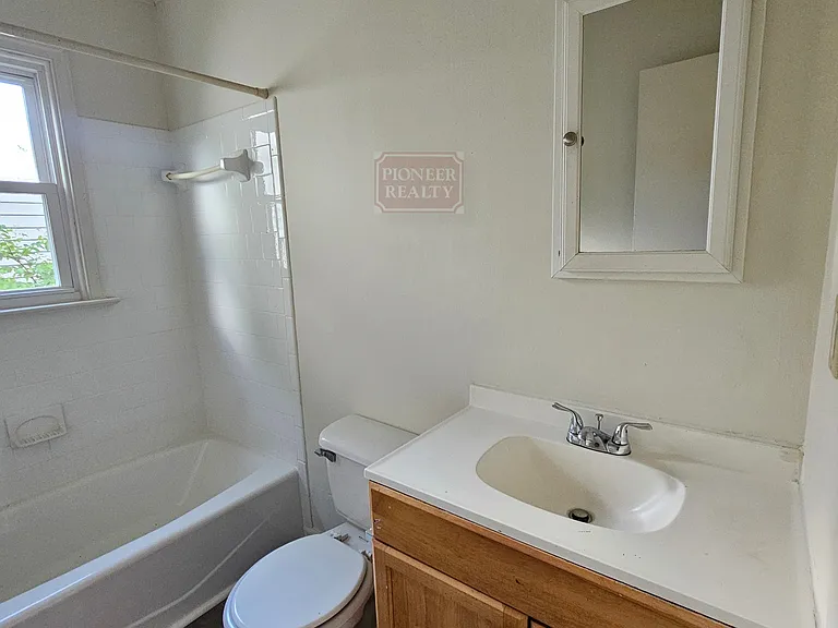 129 N Fern Ave — Photo 13