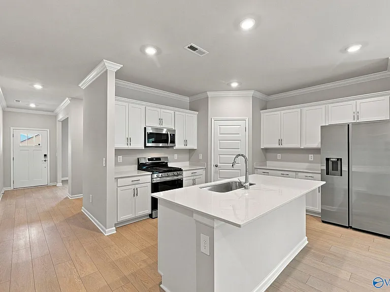 7211 Holly Creek Dr — Photo 1
