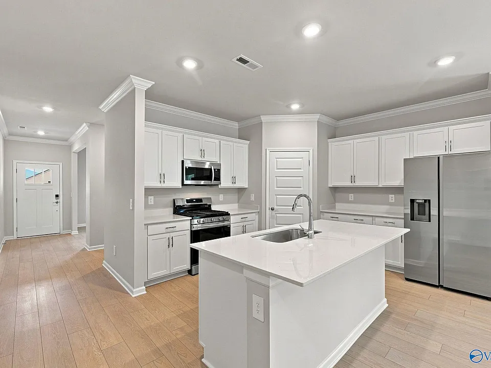 7211 Holly Creek Dr