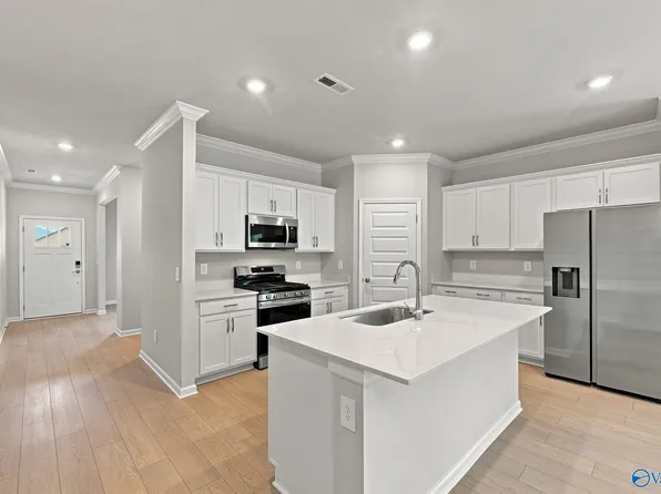 7211 Holly Creek Dr, Owens Cross Roads, AL 35763