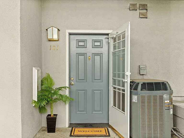 128 El Camino Real #101 — Photo 4