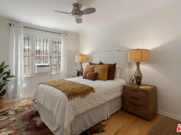 1345 N Hayworth Ave #2 — Photo 17