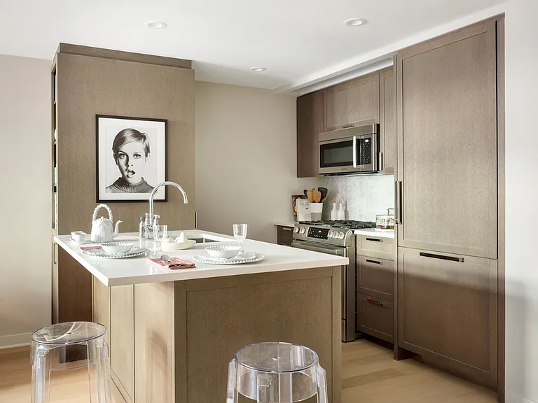 261 Hudson St #7J — Photo 3