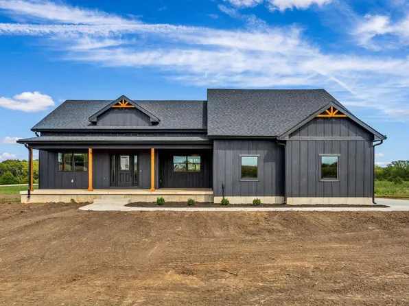 5350 SW Valencia Rd, Topeka, KS 66610