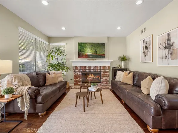 984 S Creekview Ln, Anaheim, CA 92808