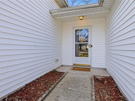 3rd image of 2165 Cliffvale Dr