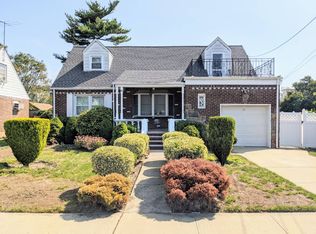52 Finn St, Valley Stream, NY 11580