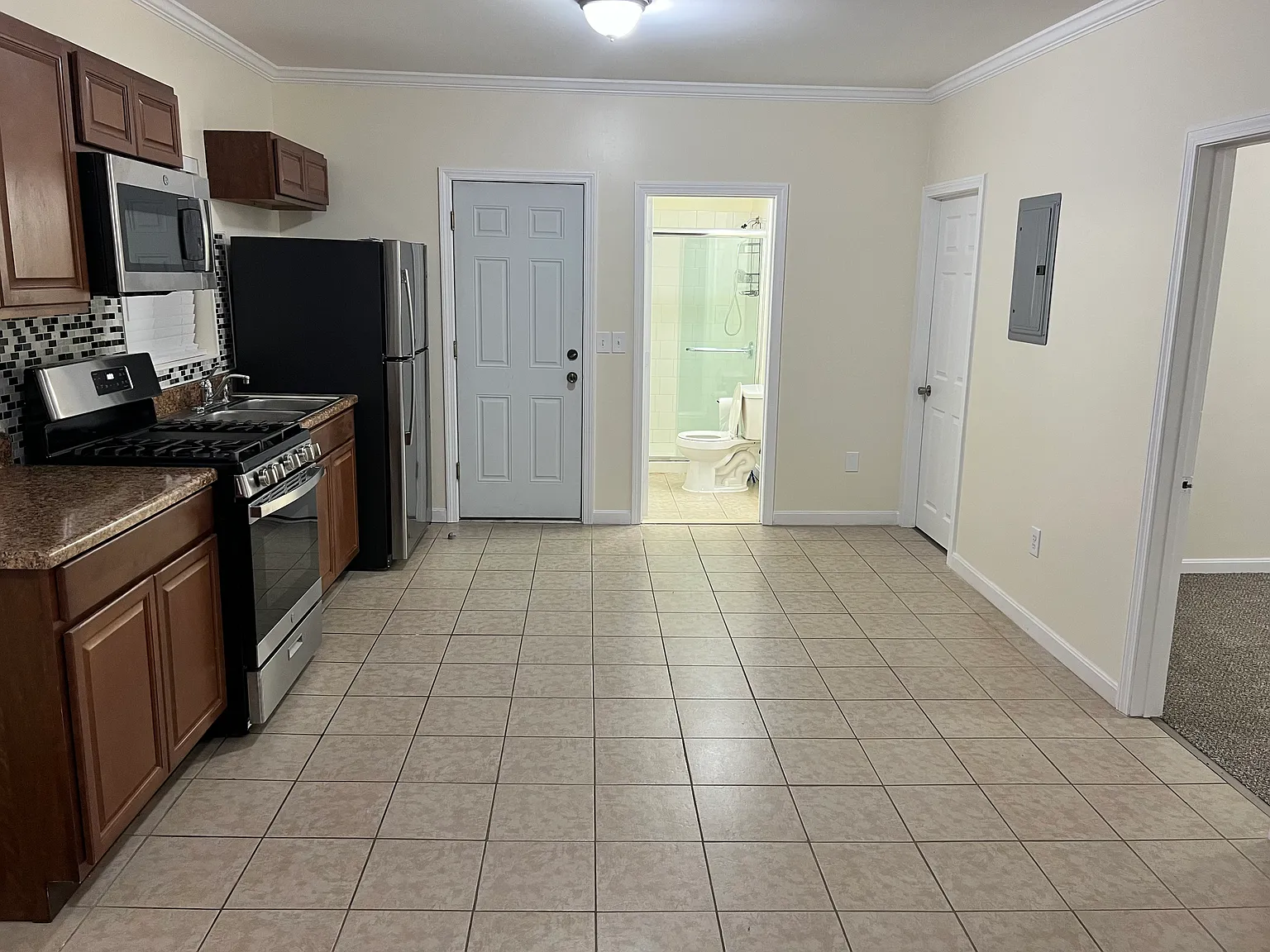 2 bed, 786 sqft, $1,950 — Photo 3