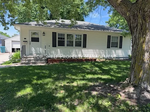 514 SW Cherry St Photo 1