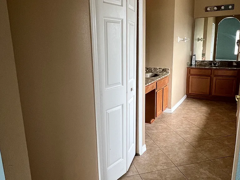 1932 Acacia Dr — Photo 10