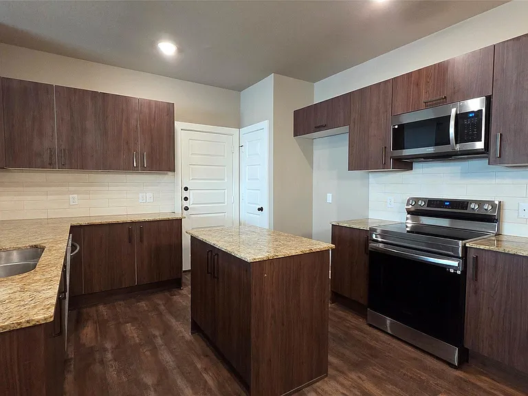 9860 Grosbeak Ln — Photo 5
