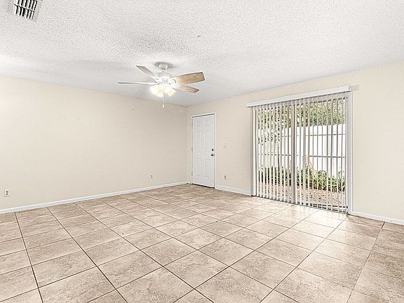 Great room without furniture