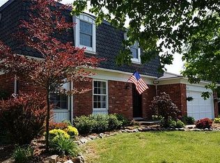 2796 Wareing Dr, Lake Orion, MI 48360