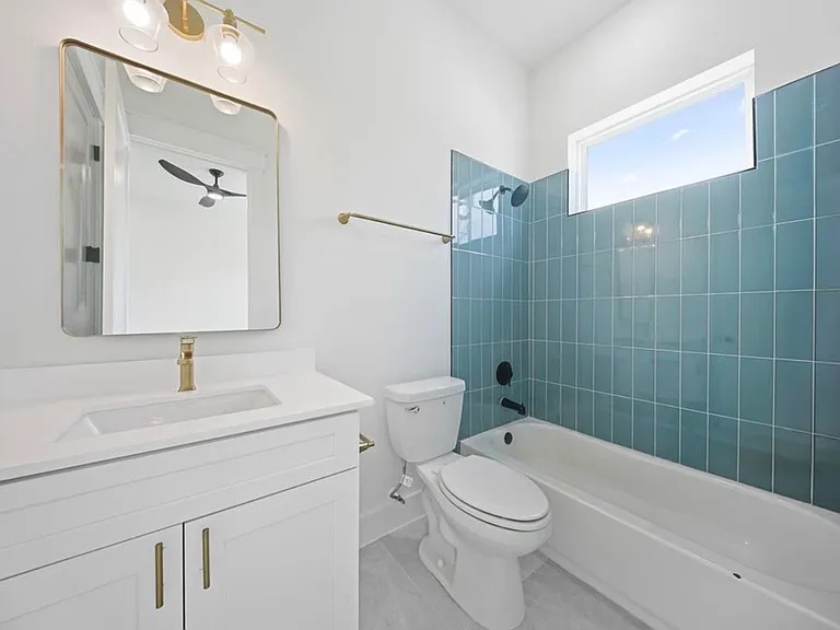 8904 Sunshine Laverne Ln — Photo 16