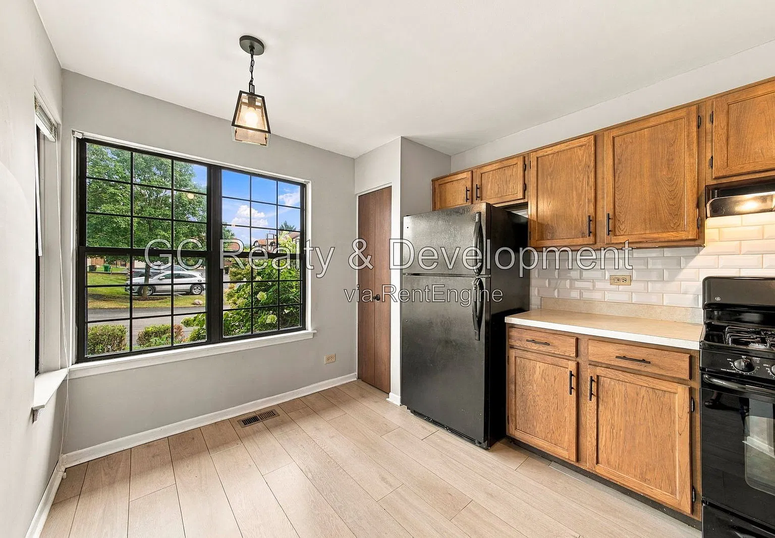 2 bed, 1.5 bath, 1422 sqft, $2,295 — Photo 2