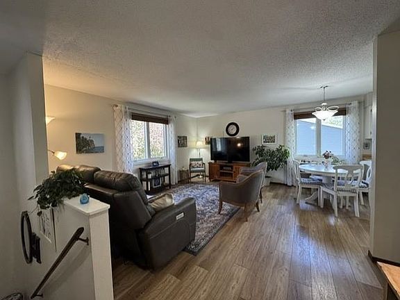 2nd image of 1417 Sunset Blvd